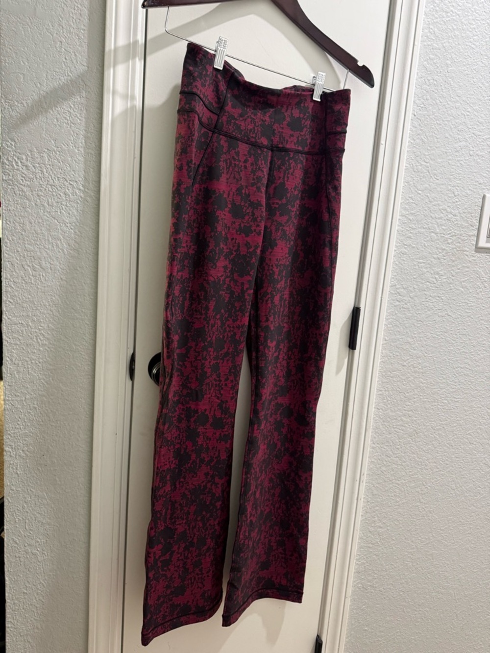 Lululemon Groove Bootcut Scatter Blossom Jacquard Garnet Black (Size 8)